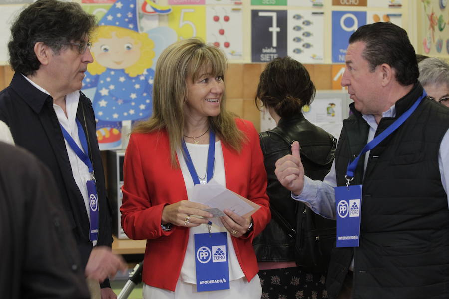 Adriana Lastra, Ignacio Prendes, Sofía Castañón y José María Figaredo ha votado en Oviedo y Gijón