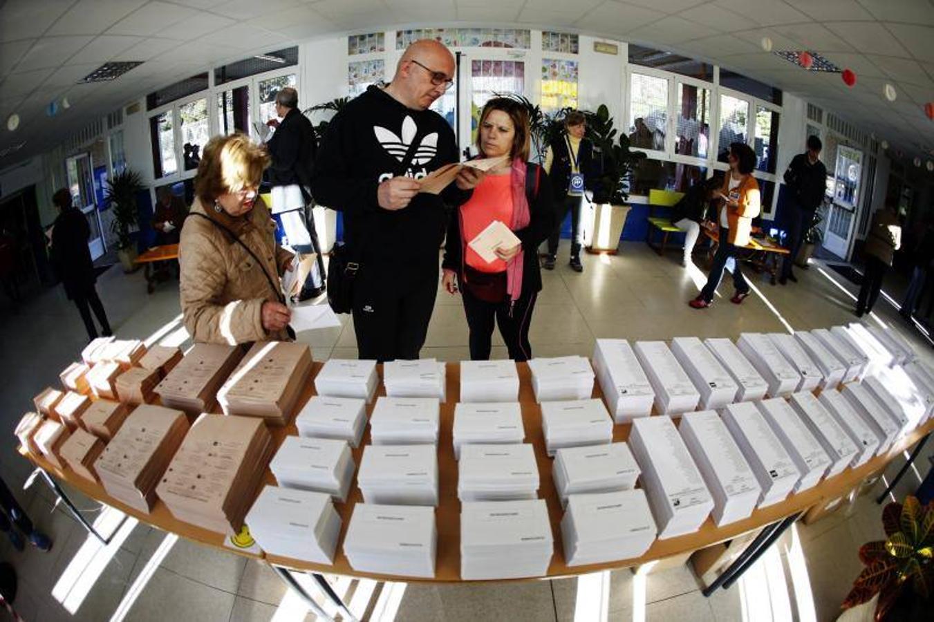 Fotos de la jornada electoral, candidatos y anécdotas en las votaciones de las elecciones generales 28A