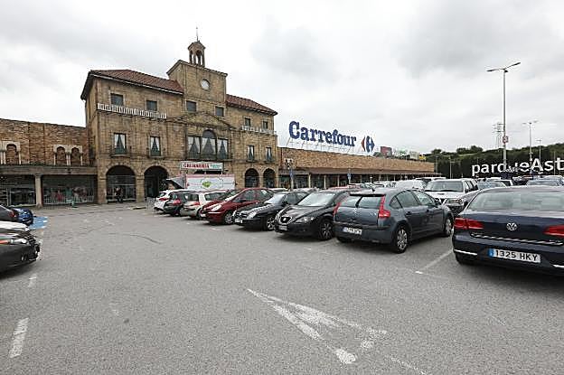 Decathlon se ubicará en uno de los locales de la fachada de la zona de Oviedo del centro. 