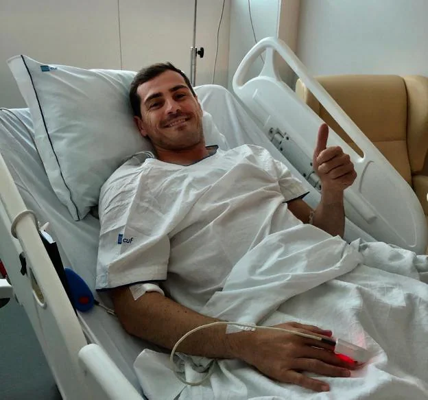 Casillas colgó una imagen suya a través de las redes sociales para tranquilizar a sus seguidores. 