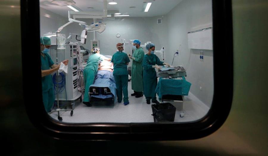 Una paciente con obesidad mórbida ha sido intervenida en el Centro Médico de Oviedo mediante esta nueva técnica, que también se utilizará en cirugías de ginecología y en una coloproctología.