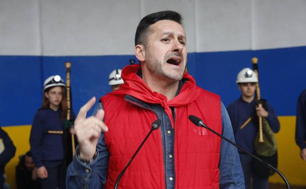 Javier Fernández Lanero en la manifestación del Primero de Mayo convocada por UGT y CCOO en Mieres.