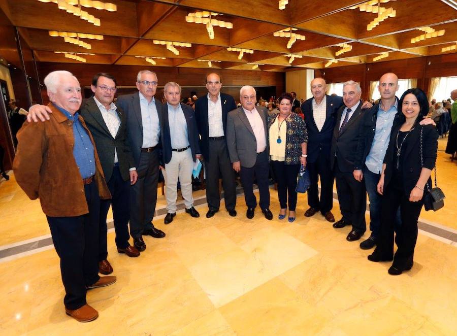 El restaurante del Castillo Bosque La Zoreda ha acogido un cálido homenaje a Ramón García Saiz, que deja la vida pública tras 32 años como edil de La Ribera.