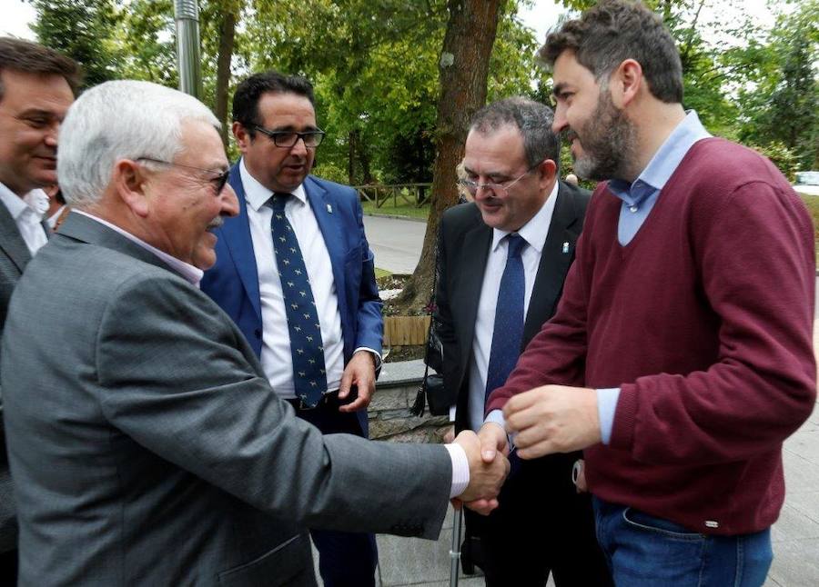 El restaurante del Castillo Bosque La Zoreda ha acogido un cálido homenaje a Ramón García Saiz, que deja la vida pública tras 32 años como edil de La Ribera.