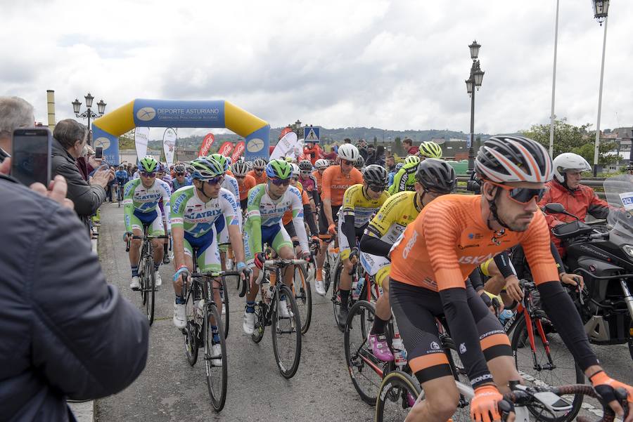 El colombiano Carlos Julián Quintero se ha impuesto en la primera etapa de la Vuelta a Asturias 2019, que ha recorrido 179 kilómetros entre Oviedo y Pola de Lena.