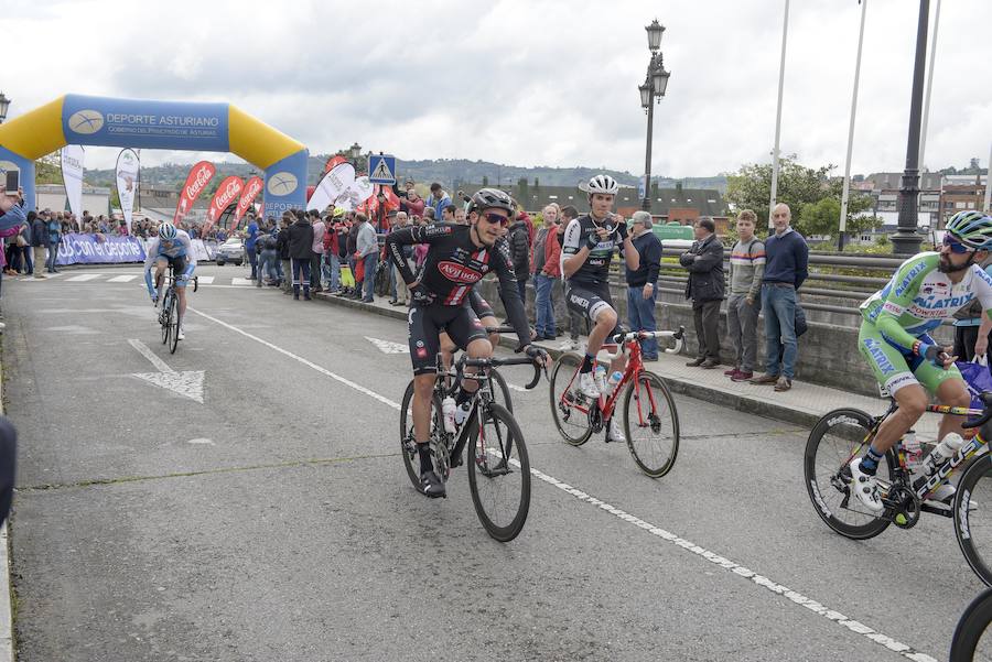 El colombiano Carlos Julián Quintero se ha impuesto en la primera etapa de la Vuelta a Asturias 2019, que ha recorrido 179 kilómetros entre Oviedo y Pola de Lena.