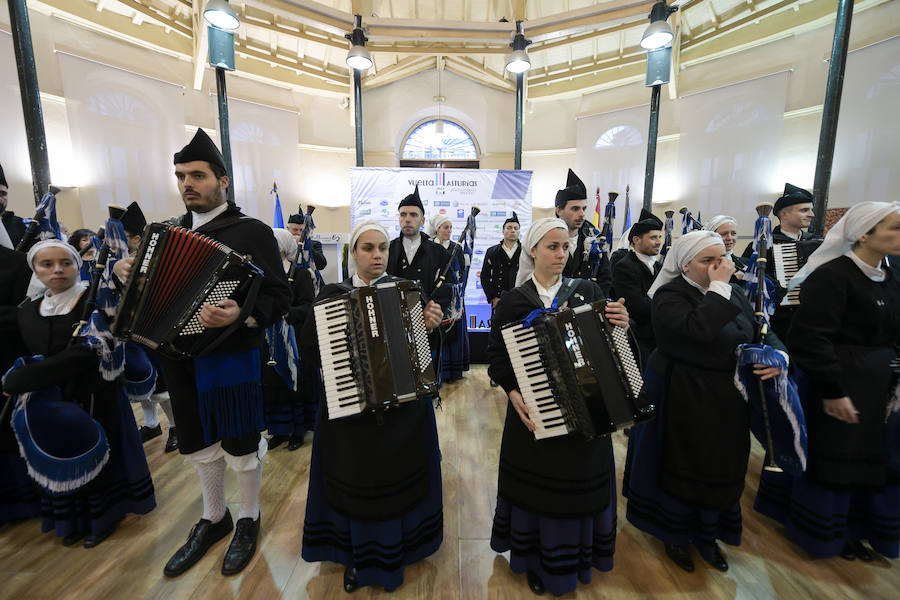 Año y medio después de la histórica victoria en el Agliru con la que cerró su carrera, recibe este reconocimiento en Oviedo.