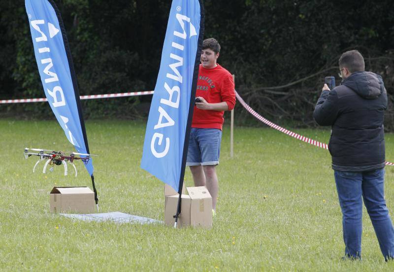 Pitiot y Puerta vencen en la prueba organizada por Drones for Students en la EPI en las categorías de propósito general y carreras respectivamente. Formaban parte de los seis equipos que han aprendido a pilotar drones en el curso que ofrecía la asociación.