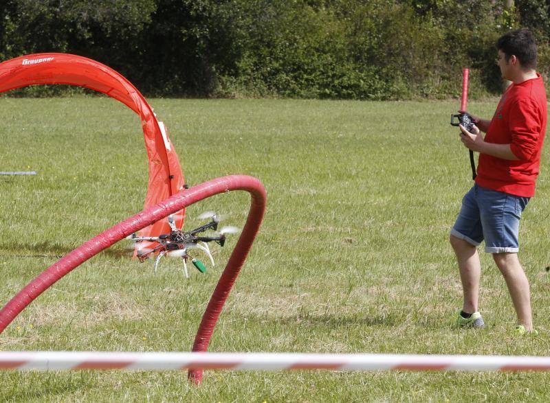 Pitiot y Puerta vencen en la prueba organizada por Drones for Students en la EPI en las categorías de propósito general y carreras respectivamente. Formaban parte de los seis equipos que han aprendido a pilotar drones en el curso que ofrecía la asociación.