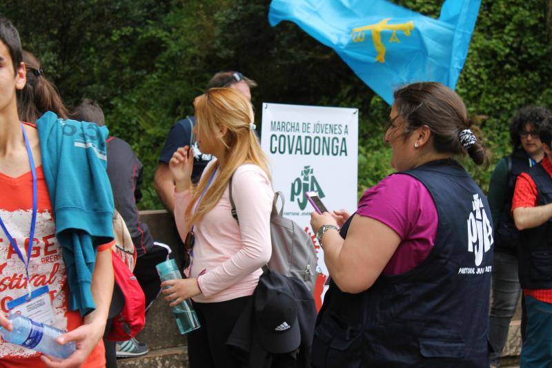 La marcha anual al Real Sitio se consagra este año a los seminaristas mártires de Oviedo.