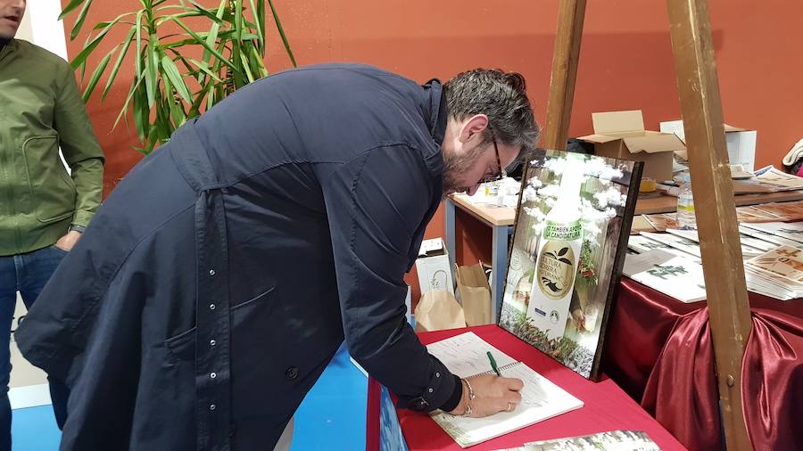 El exministro de Cultura y Deporte ha mostrado su apoyo a la candidatura de la cultura sidrera asturiana, para que la UNESCO la declare Patrimonio Inmaterial de la Humanidad. «A mi me gusta la sidra, la cultura va más allá que un libro», aseguró.