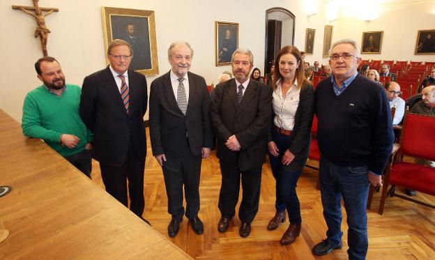 Enrique Alonso, José María Navia-Osorio, Leopoldo Tolivar, Félix Sánchez, Dolores García y Victorino Fernández. 