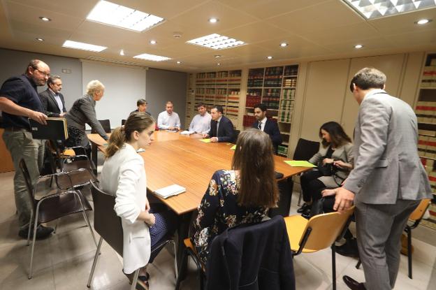 La primera de las reuniones de trabajo se celebró ayer en el Ayuntamiento. 