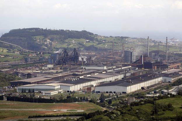 La factoría que ArcelorMittal tiene en Gijón, en la que el principal recorte se notará en sus dos hornos altos, que reducirán la producción. 