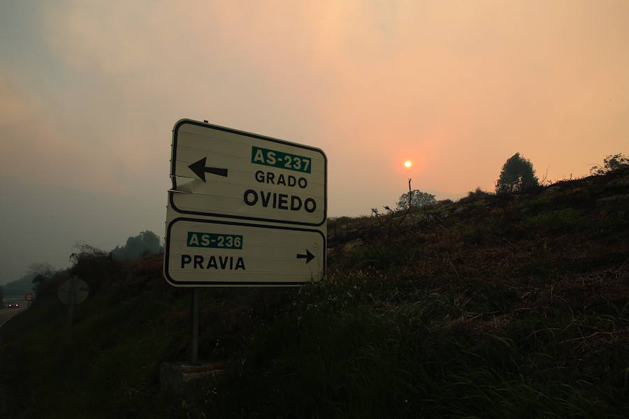 Los fuertes vientos han provocado que el humo se extendieran incluso sobre Gijón, Avilés o la ría de Villaviciosa.