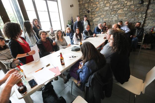 El equipo de Cambia Avilés, ayer en La Batería de Cok. 