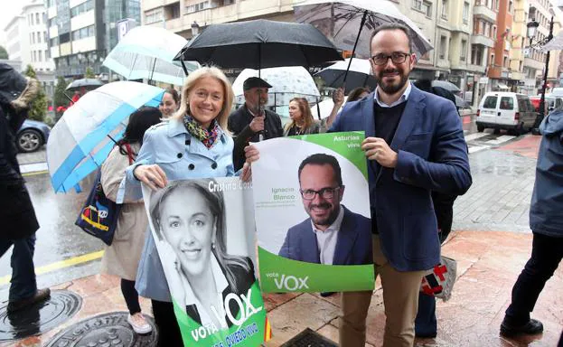 Cristina Coto e Ignacio Blanco, en la apertura de campaña de Vox en Oviedo. 