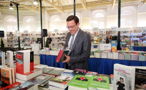 Juan Vázquez durante su visita a LibrOviedo.