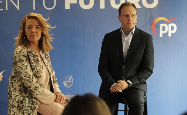 Teresa Mallada y Daniel Lacalle, en Oviedo.