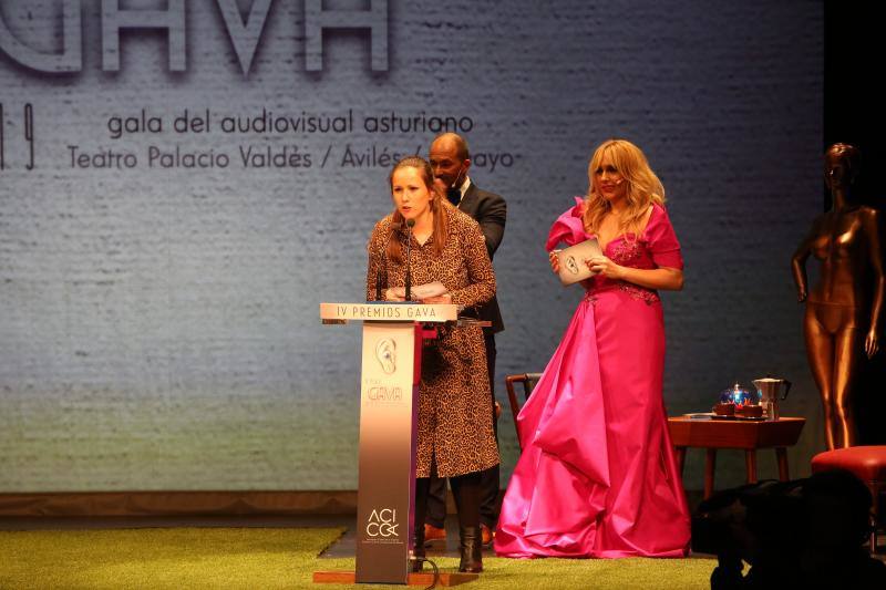 La cuarta edición de los Premios GAVA, que tuvieron lugar en el Palacio Valdés de Avilés, encumbraron a 'Enterrados' y rindieron un especial homenaje a Menchu Álvarez del Valle.