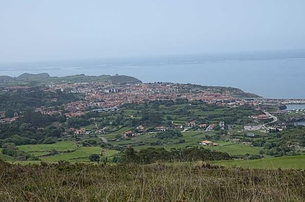 Vista general de Llanes, único núcleo donde se prevé incrementar el suelo urbanizable. 