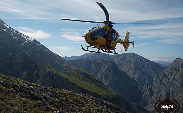 El helicóptero del SEPA, en la zona del suceso. 