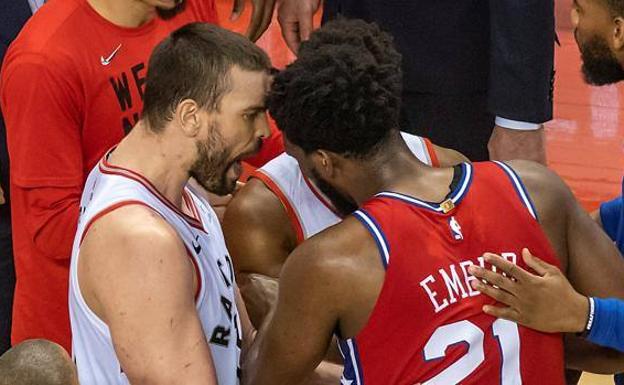 El gesto de consuelo de Marc Gasol a Embiid que conmueve al mundo | El ...