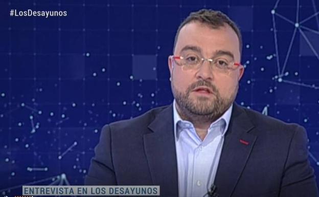 Adrian Barbón durante la entrevista en Los Desayunos de TVE