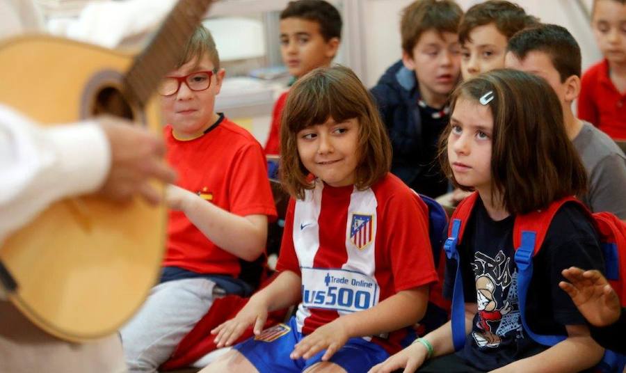 Los niños de varios colegios de la capital asturiana disfrutaron de una animada jornada, a la que también asistió la delegada del Gobierno en Asturias Delia Losa.