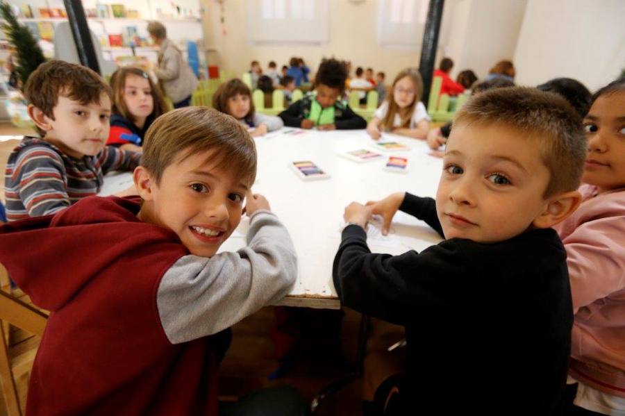 Los niños de varios colegios de la capital asturiana disfrutaron de una animada jornada, a la que también asistió la delegada del Gobierno en Asturias Delia Losa.