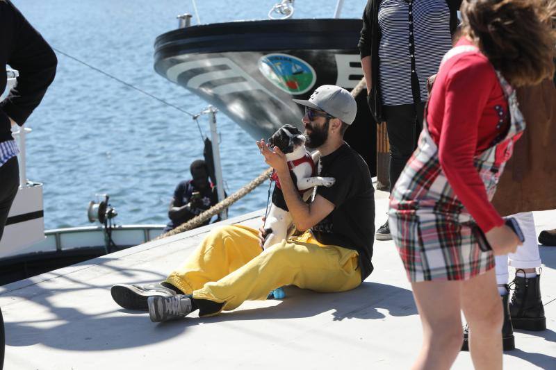 Los barcos avilesinos 'Berriz Amatxo' y 'Esmeralda Tercero' zarparon ayer a la costera del bonito con rumbo a las Azores, donde los bonitos suelen encontrarse en este momento. En los últimos años, las primeras capturas han tenido el premio de un precio más alto por el que ya se conoce como 'campanu' de la mar. 