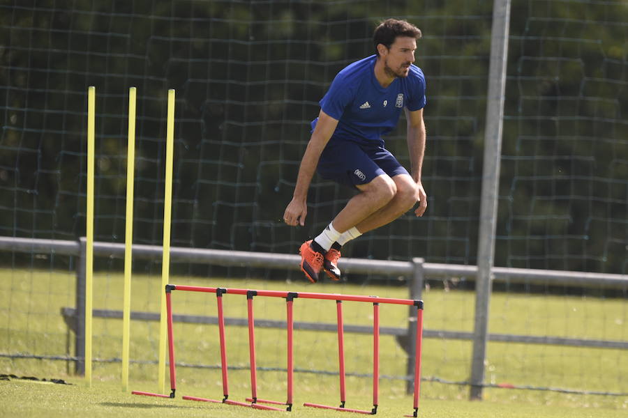 El Real Oviedo se prepara en El Requexón para recibir el próximo domingo al Numancia.