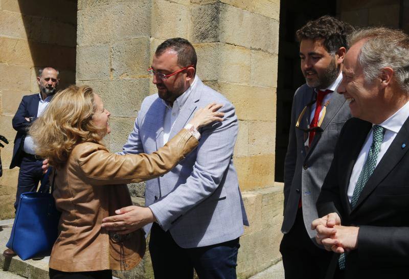 La ministra de Economía acudió a Gijón y Oviedo, donde prometió acciones para garantizar una transición energética justa, aunque evitó hablar sobre la fusión entre Liberbank y Unicaja.