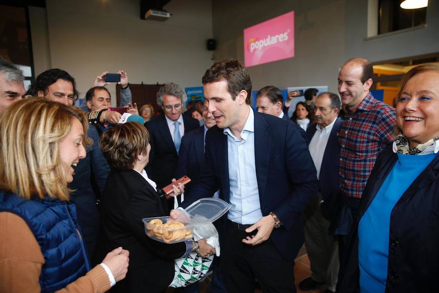 El presidente del PP ha participado en un acto en el llagar Castañón, junto a la candidata a la presidencia del Principado, Teresa Mallada, y el candidato a la Alcaldía de Villaviciosa, Andrés Buznego