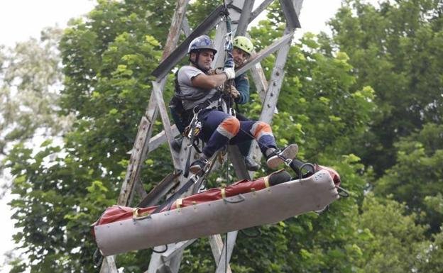 La élite de rescate entrena en la mina