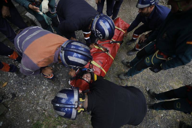 El pozo Fondón fue el escenario en el que veintinueve especialistas, diecisiete brigadistas de Salvamento Minero y doce agentes de la Guardia Civil compartieron durante tres días informaciónj y duro entrenamiento.