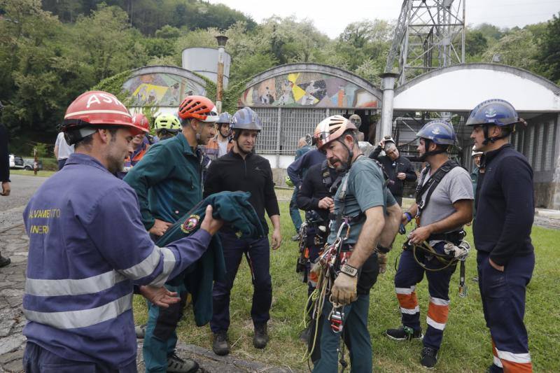 El pozo Fondón fue el escenario en el que veintinueve especialistas, diecisiete brigadistas de Salvamento Minero y doce agentes de la Guardia Civil compartieron durante tres días informaciónj y duro entrenamiento.