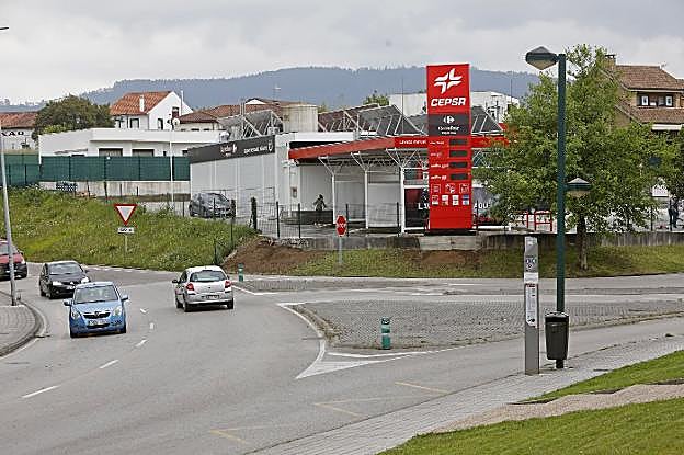 Nueva estación de servicio, que surge como ampliación del lavadero de coches. 
