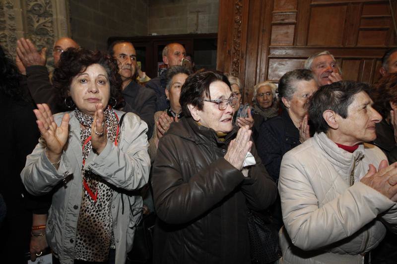 El funeral del asturiano Juan Antonio Menéndez se celebró en la Catedral de la ciudad leonesa, a la que acudieron el arzobispo de Oviedo, Jesús Sanz Montes, que presidió el acto, o el Padre Ángel, en una multitudinaria despedida