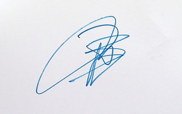 La 'A' que refleja el trazo de una mujer «activa y resolutiva»