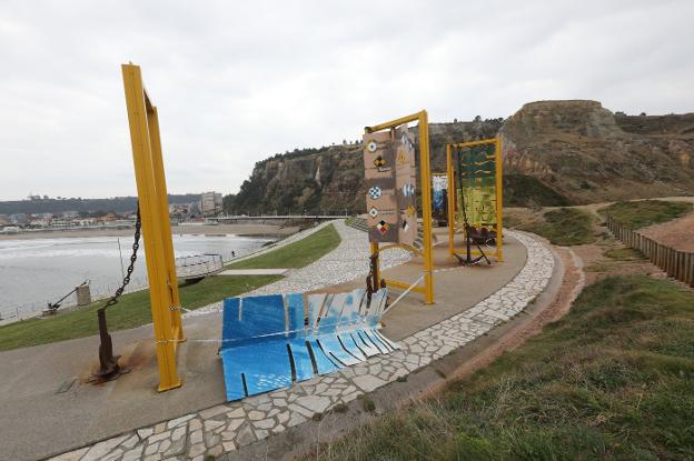 El Museo de Anclas, precintado tras la caída de una vela el pasado mes de abril. 