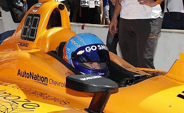 Fernando Alonso durante la jornada clasificación en Indianápolis.