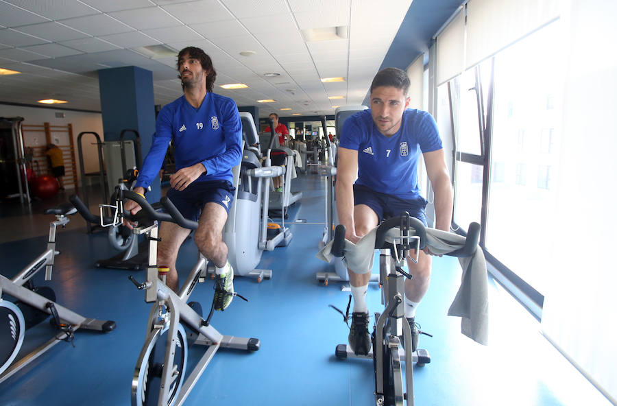 Los jugadores del Real Oviedo cambiaron este lunes El Requexón por las instalaciones del Balneario Las Caldas Villatermal