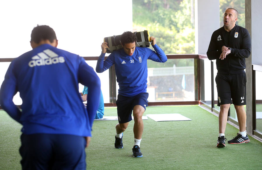 Los jugadores del Real Oviedo cambiaron este lunes El Requexón por las instalaciones del Balneario Las Caldas Villatermal