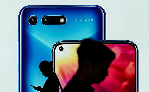 Trump da un plazo de tres meses antes de imponer el veto a Huawei y a sus móviles