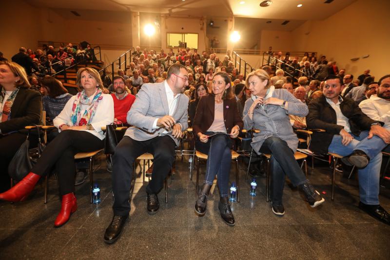 Una visita a las instalaciones de Tadarsa Eólica, una reunión con el comité de empresa de Alcoa y un acto político en Los Canapés han ocupado la agenda de la ministra de Industria en Avilés. Reyes Maroto ha estado acompañada del candidato del PSOE a la Presidencia regional, Adrián Barbón.