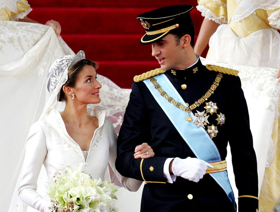 Felipe VI y Doña Letizia celebran su quince aniversario desde que se dieran el 'sí quiero' en La Almudena.