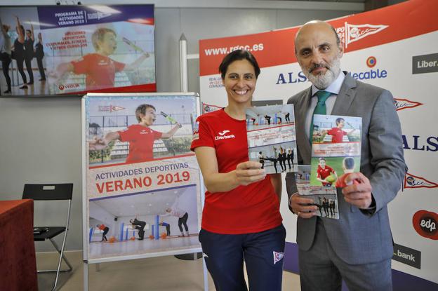 Beatriz Fernández, responsable del área fitness, y Antonio Corripio, presidente del Grupo, durante la presentación del programa.