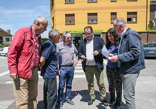 Miembros de Foro ayer en Los Campones. :: PABLO NOSTI