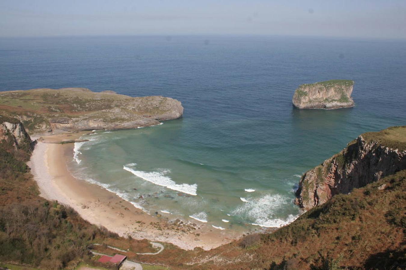 Playa de Ballota en Llanes